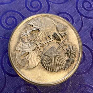 “VINTAGE 90’s HAWAIIAN TIN”